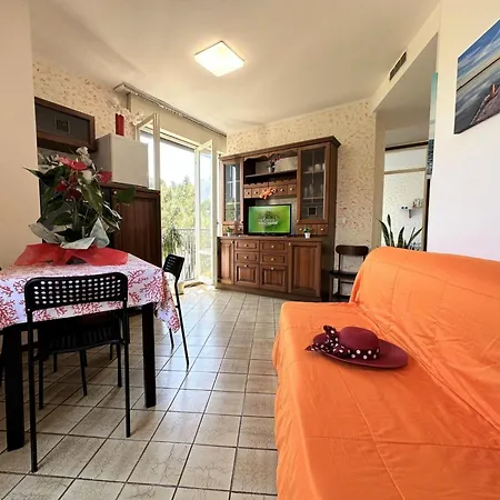Lovely In A With Pool Appartement Lignano Sabbiadoro