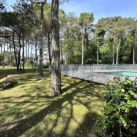 Lovely In A With Pool Appartement Lignano Sabbiadoro