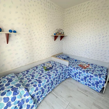 Lovely In A With Pool Apartamento Lignano Sabbiadoro