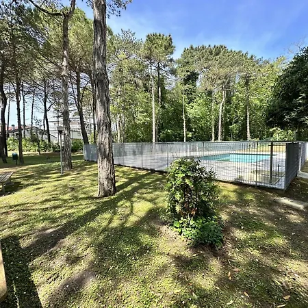 Lovely In A With Pool Apartamento